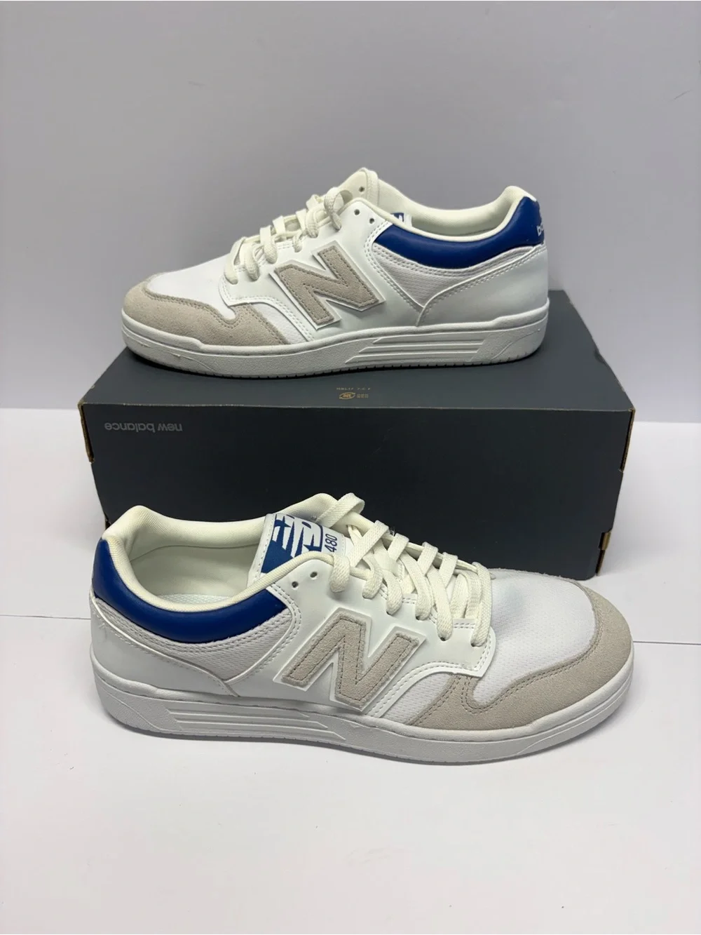 New Balance Men’s White & Blue Low-Top Sneakers / no original box